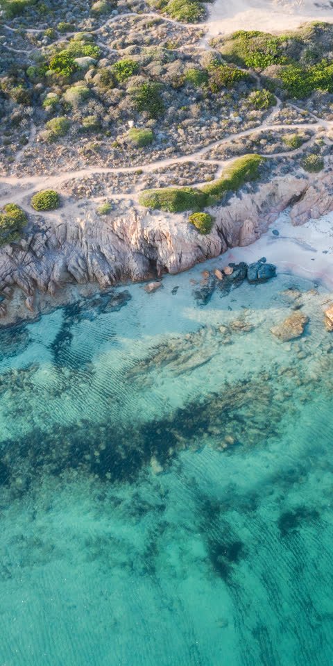 Cala de aguas turquesas en Jávea
