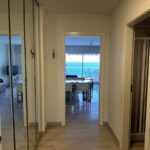 Pasillo-La-Ventana-Azul